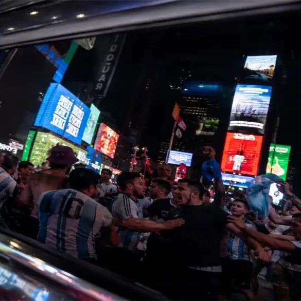 Mundial 2026: Argentinos y argelinos provocan campal en Time Square