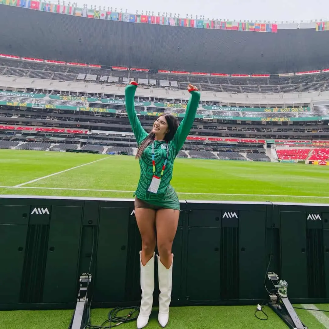 Es una aficionada del futbol Es una aficionada del futbol