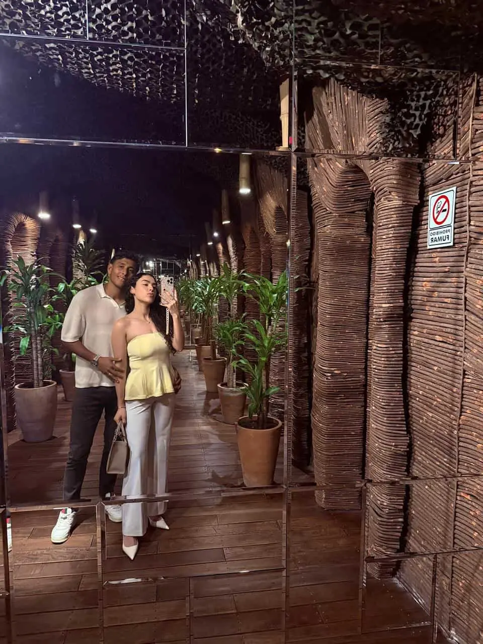 Luis Romo comparte la felicidad con María Fernanda Luis Romo comparte la felicidad con María Fernanda