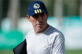 Los dos extranjeros que Guillermo Almada quiere fuera del Am&eacute;rica