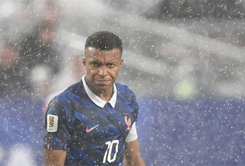 El partido entre Francia e Iraq listo para reanudarse El partido entre Francia e Iraq listo para reanudarse