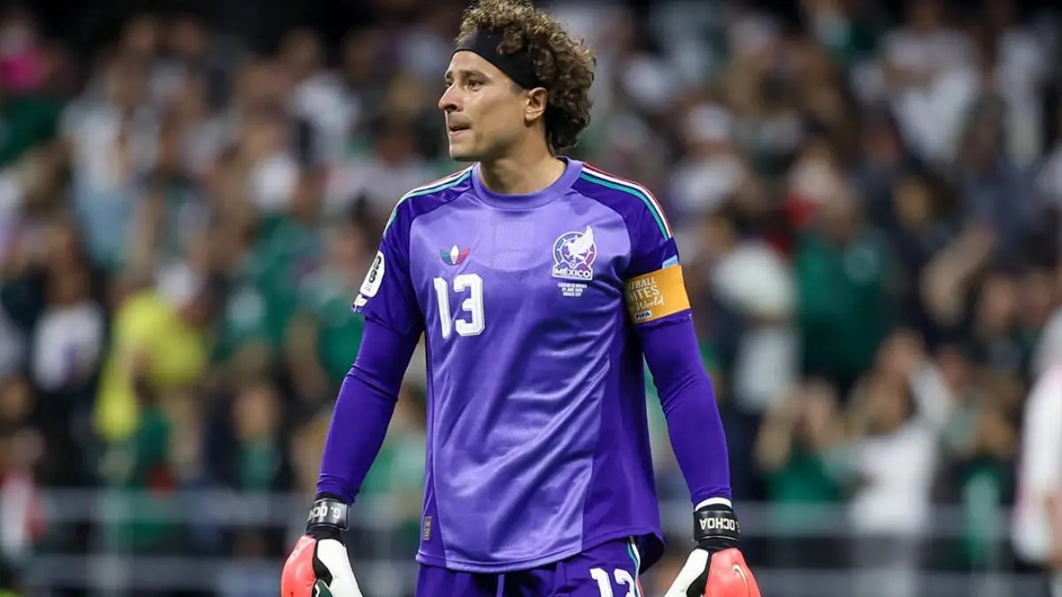  Memo Ochoa pudo jugar ante Chequia en el Estadio Azteca 