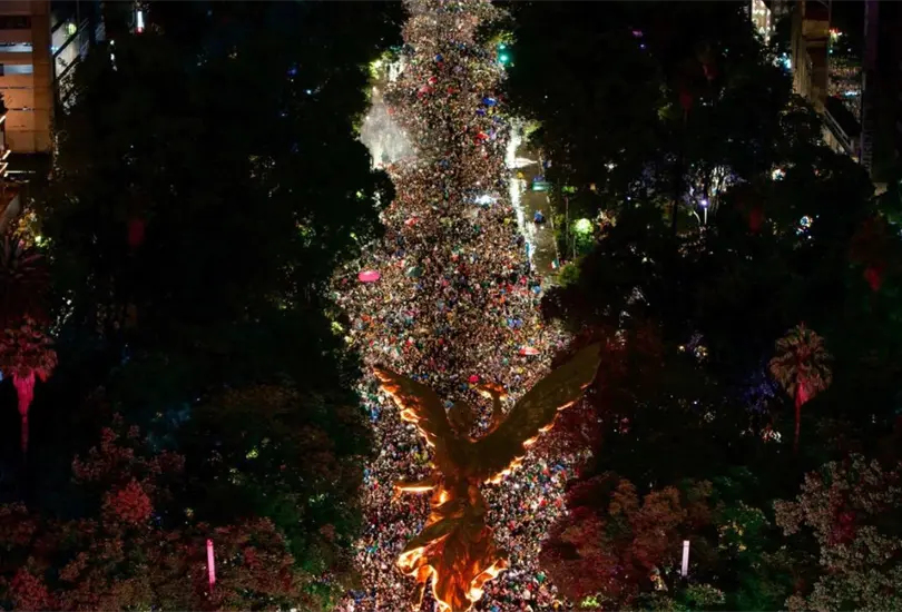 Aficionados llenan de nuevo el &Aacute;ngel de la Independencia