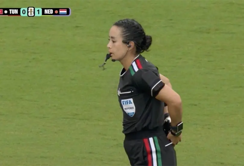Katia Itzel debuta con uniforme muy mexicano