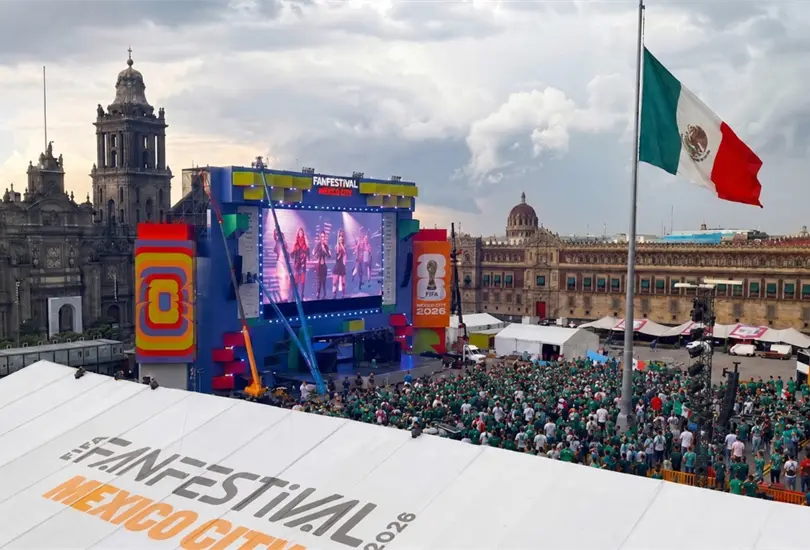 El Z&oacute;calo comienza a llenarse a 7 horas del M&eacute;xico vs Ecuador