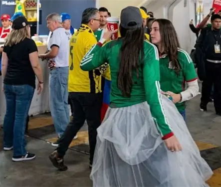 Agresión a afición de Ecuador en Estadio Azteca desata polémica Agresión a afición de Ecuador en Estadio Azteca desata polémica