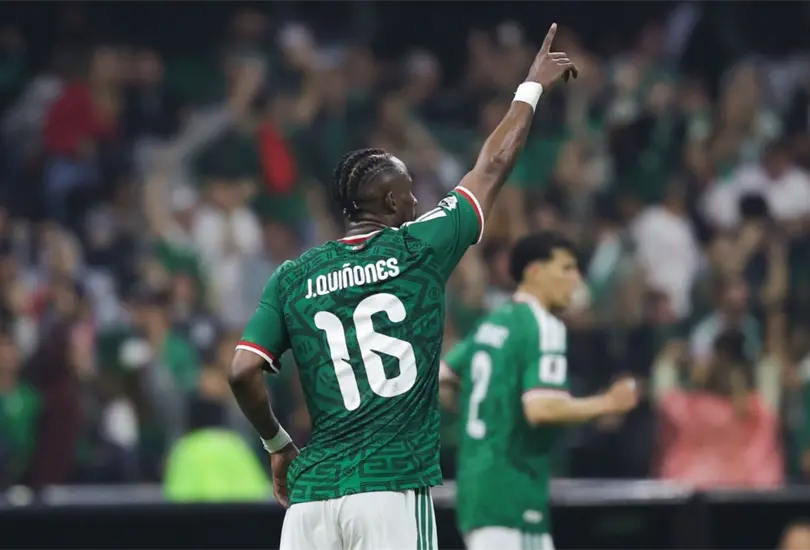 Juli&aacute;n Qui&ntilde;ones acerc&oacute; a M&eacute;xico en el marcador
