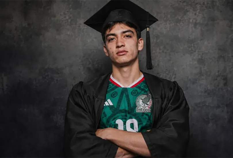 Gilberto Mora se graduó de la prepa Gilberto Mora se graduó de la prepa