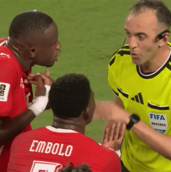 VAR mexicano en la roja que favoreci&oacute; a Argentina