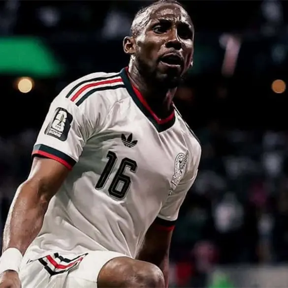 ¿Adiós Europa? La cláusula imposible que piden por Julián Quiñones en Arabia ¿Adiós Europa? La cláusula imposible que piden por Julián Quiñones en Arabia