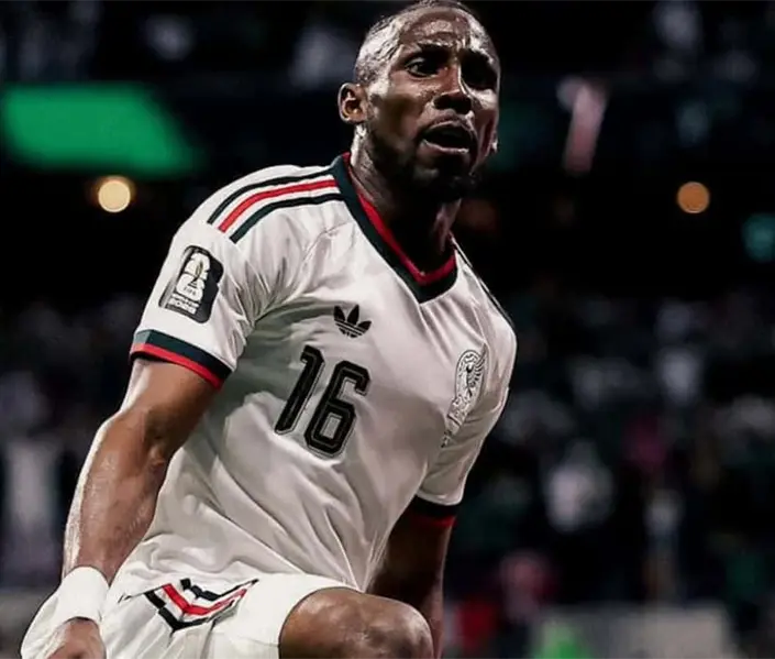 ¿Adiós Europa? La cláusula imposible que piden por Julián Quiñones en Arabia ¿Adiós Europa? La cláusula imposible que piden por Julián Quiñones en Arabia