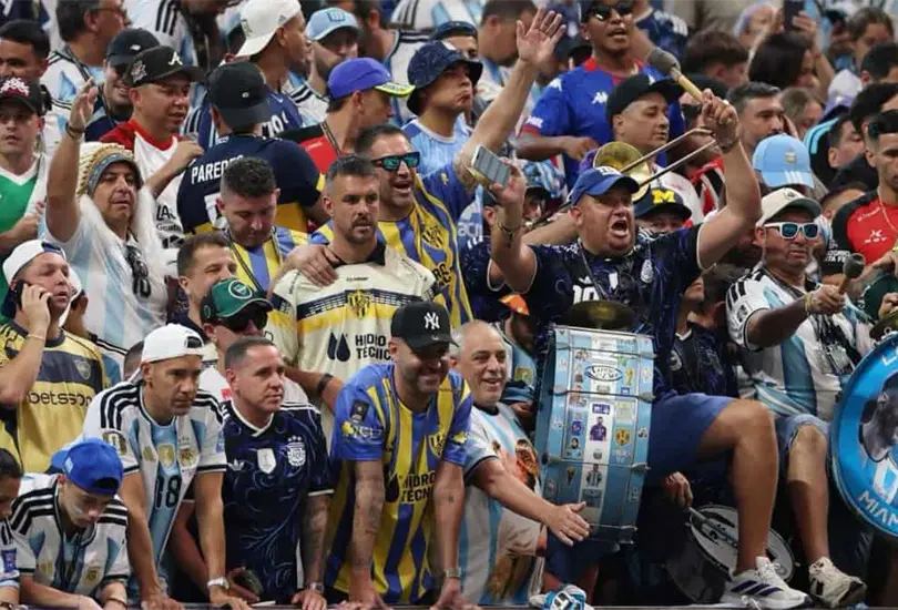 Aficionados argentinos llegaron a los golpes entre ellos