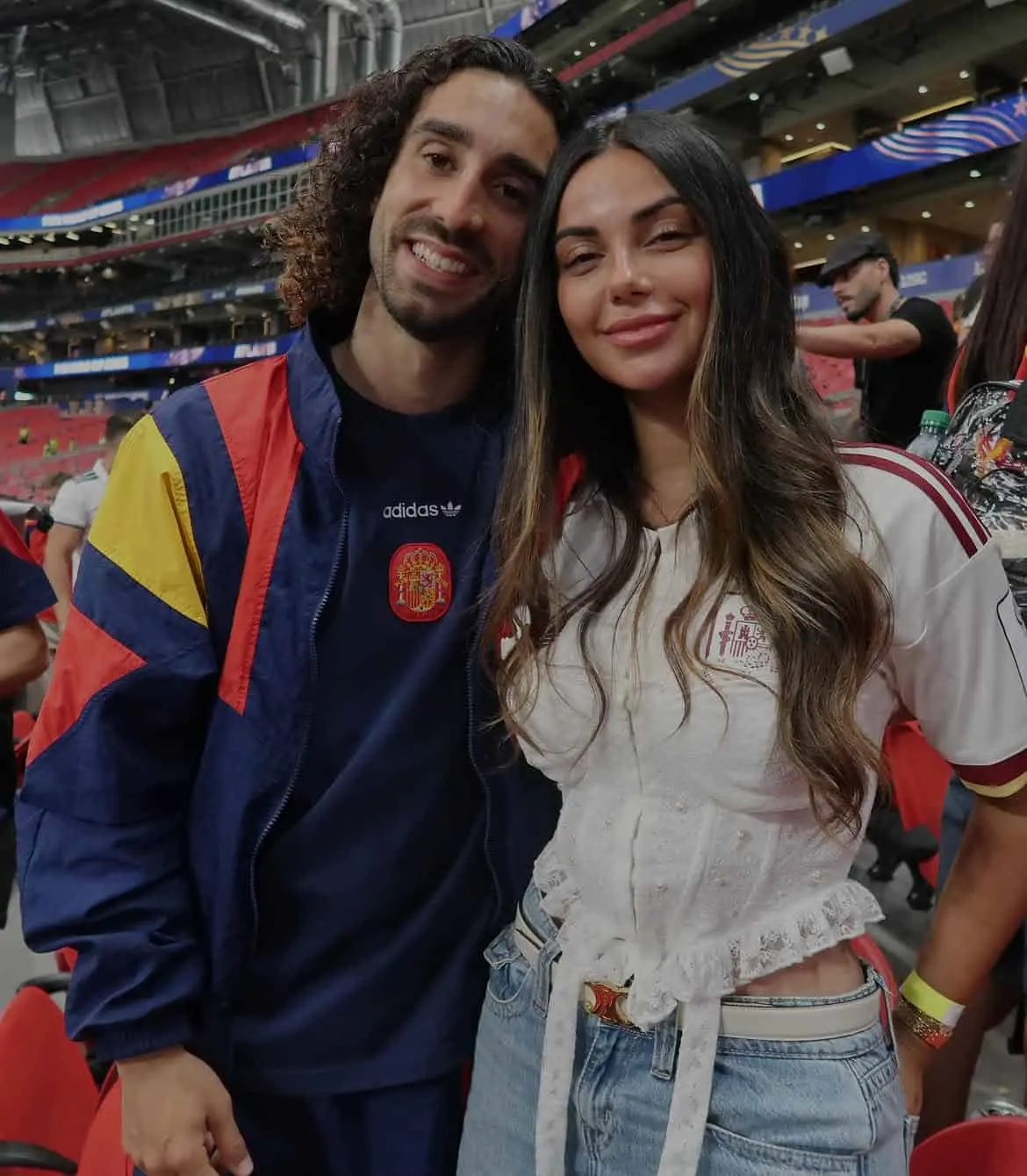 La pareja sonríe tras la victoria de España La pareja sonríe tras la victoria de España