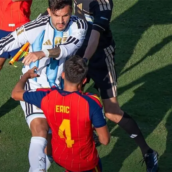 Lo que no se vio, la otra agresión de un argentino a un jugador de España Lo que no se vio, la otra agresión de un argentino a un jugador de España