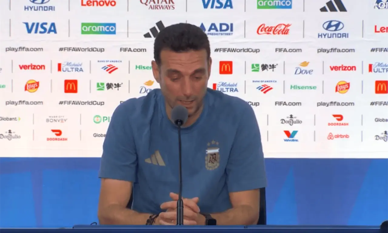  Scaloni lloró tras la derrota con España y dejó en suspenso su continuidad como DT de Argentina. 