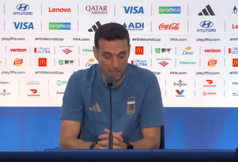 Scaloni lloró tras la derrota con España y dejó en suspenso su continuidad como DT de Argentina. Scaloni lloró tras la derrota con España y dejó en suspenso su continuidad como DT de Argentina.