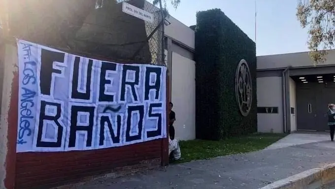 Una de las tantas im&aacute;genes en contra de Santiago Ba&ntilde;os que se encuentran en X.