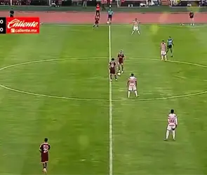 Hist&oacute;rica protesta por el ascenso: Mineros y Correcaminos paralizan partido