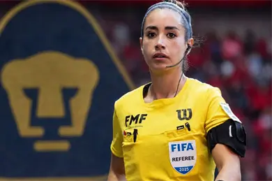 &iquest;Se cans&oacute; de la pol&eacute;mica? Katia Itzel rechaza firmar playera de Pumas