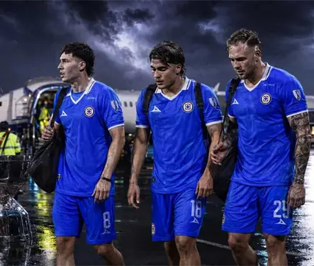 Cruz Azul sufre incidente en avión durante viaje en Leagues Cup Cruz Azul sufre incidente en avión durante viaje en Leagues Cup