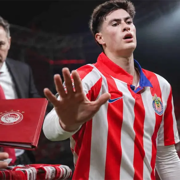 ¿Se va? Chivas responde a la oferta del Olympiacos por la Hormiga ¿Se va? Chivas responde a la oferta del Olympiacos por la Hormiga