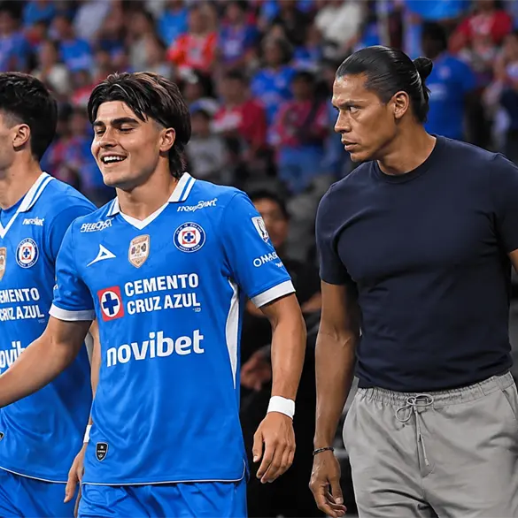 &iquest;Vestidor roto en Cruz Azul? El pol&eacute;mico video de Huiqui y jugadores
