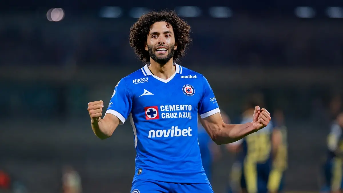  Cruz Azul buscó al Chino Huerta 