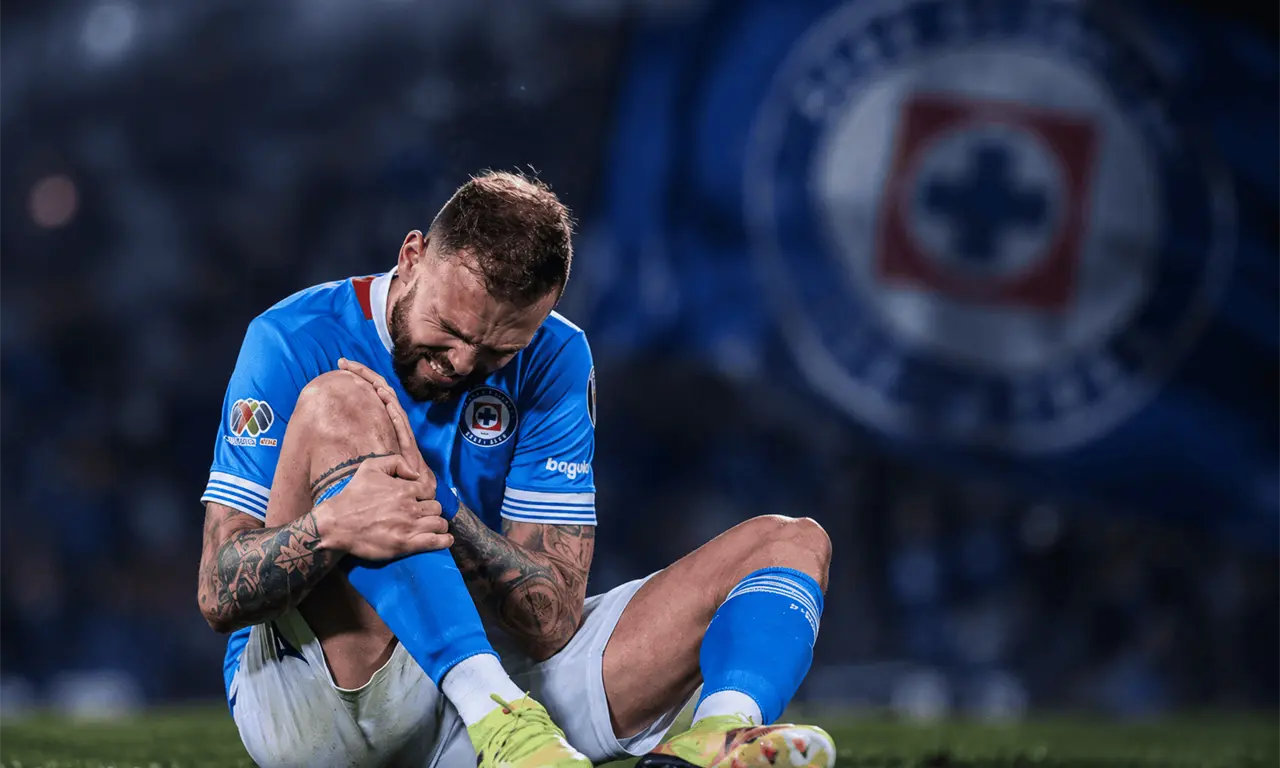  Carlos Rotondi continúa con molestias por una fascitis plantar y apunta a ser baja de Cruz Azul ante Necaxa. 