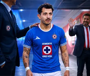 &iexcl;Cruz Azul al rescate! La M&aacute;quina salva a Alan Mozo, descartado en Chivas