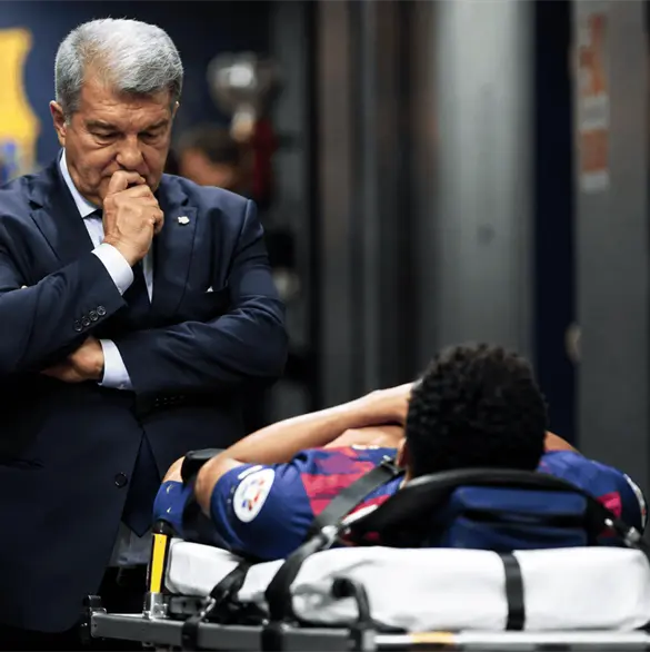 &iquest;Adi&oacute;s a LaLiga? Refuerzo del Barcelona abandona partido en camilla