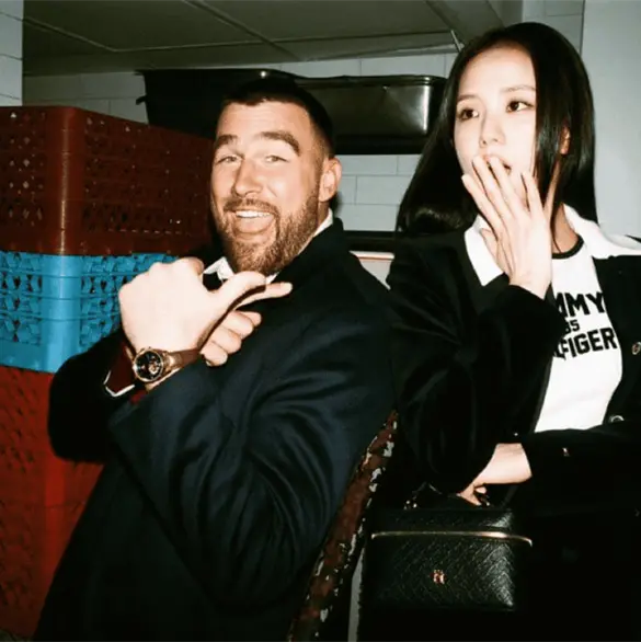 ¿Olvidó a Taylor? Travis Kelce sorprende junto a Jisoo ¿Olvidó a Taylor? Travis Kelce sorprende junto a Jisoo