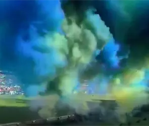 VIDEO| &iexcl;Qu&eacute; peligro! Humo en San Luis vs. Chivas habr&iacute;a dejado heridos