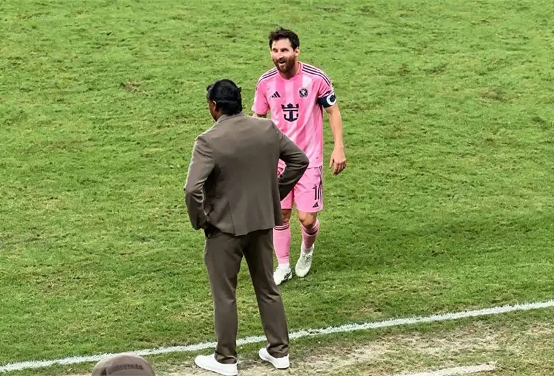 Joel Huiqui habló sobre su cruce con Lionel Messi y aclaró qué ocurrió durante el polémico momento que se hizo viral. Joel Huiqui habló sobre su cruce con Lionel Messi y aclaró qué ocurrió durante el polémico momento que se hizo viral.