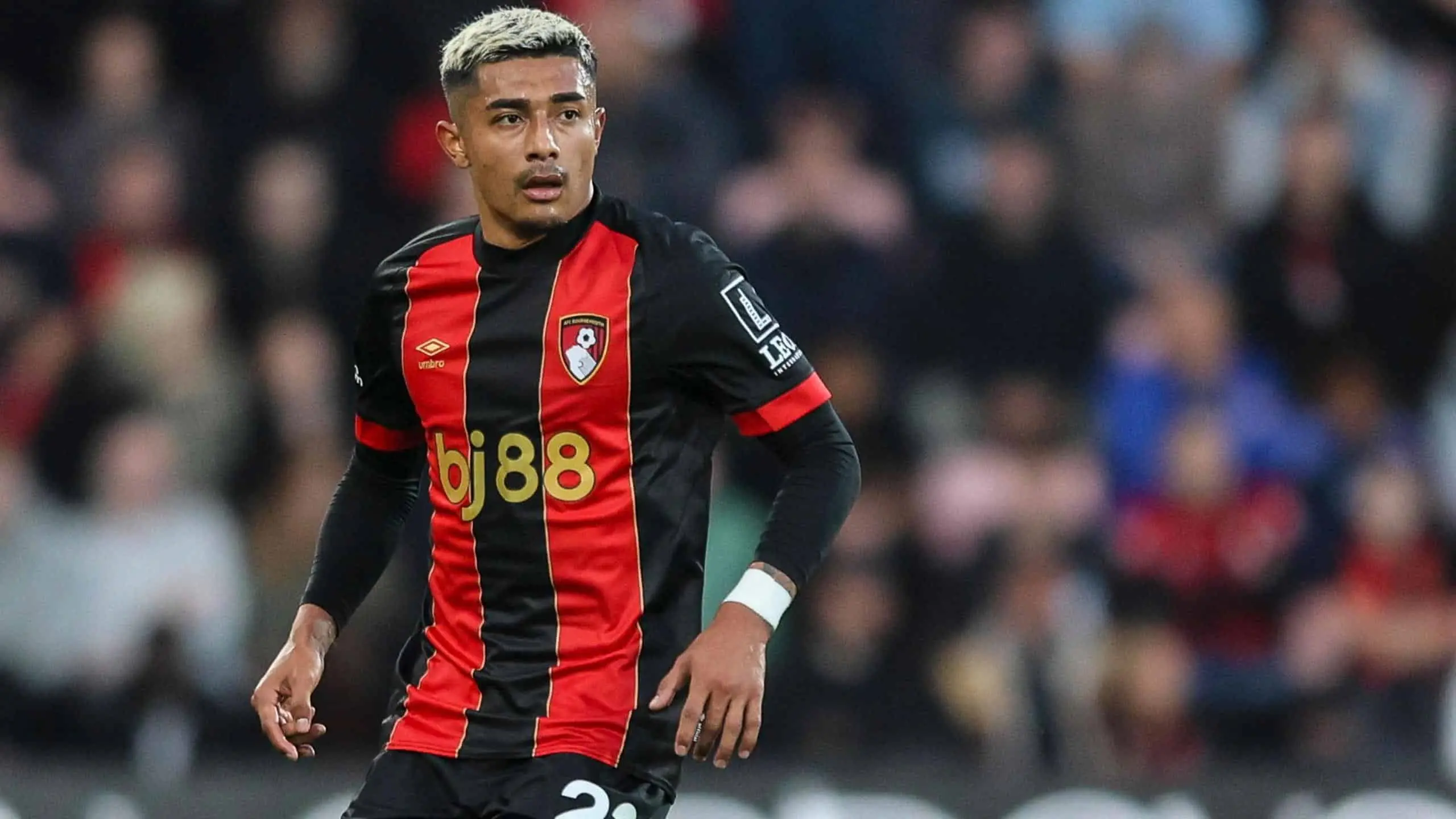 Juli&aacute;n Araujo con el Bournemouth