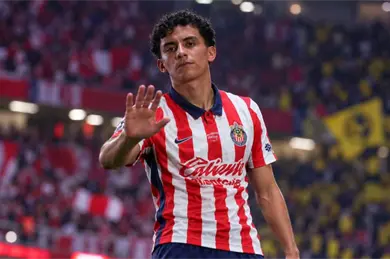 Critican a Richy Ledezma por ignorar a un ni&ntilde;o tras el Chivas vs Am&eacute;rica