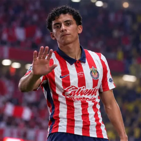 Critican a Richy Ledezma por ignorar a un niño tras el Chivas vs América Critican a Richy Ledezma por ignorar a un niño tras el Chivas vs América