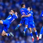 Jugador de Cruz Azul se zafa el hombro durante festejo ante Juárez Jugador de Cruz Azul se zafa el hombro durante festejo ante Juárez