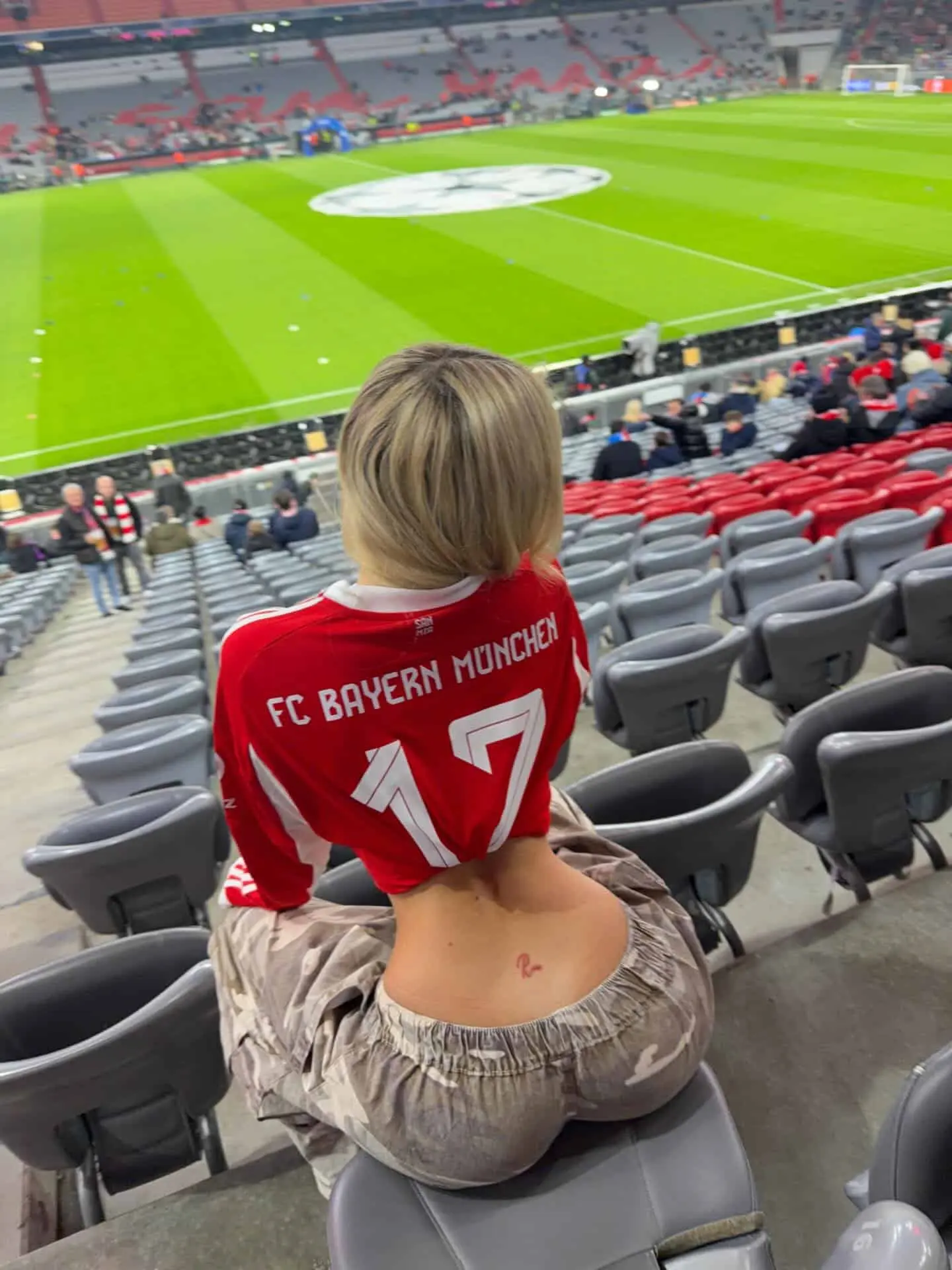 El Bayern Múnich ocupa un lugar especial entre las aficiones de Samantra, quien ha mostrado su apoyo al conjunto bávaro en distintas publicaciones.